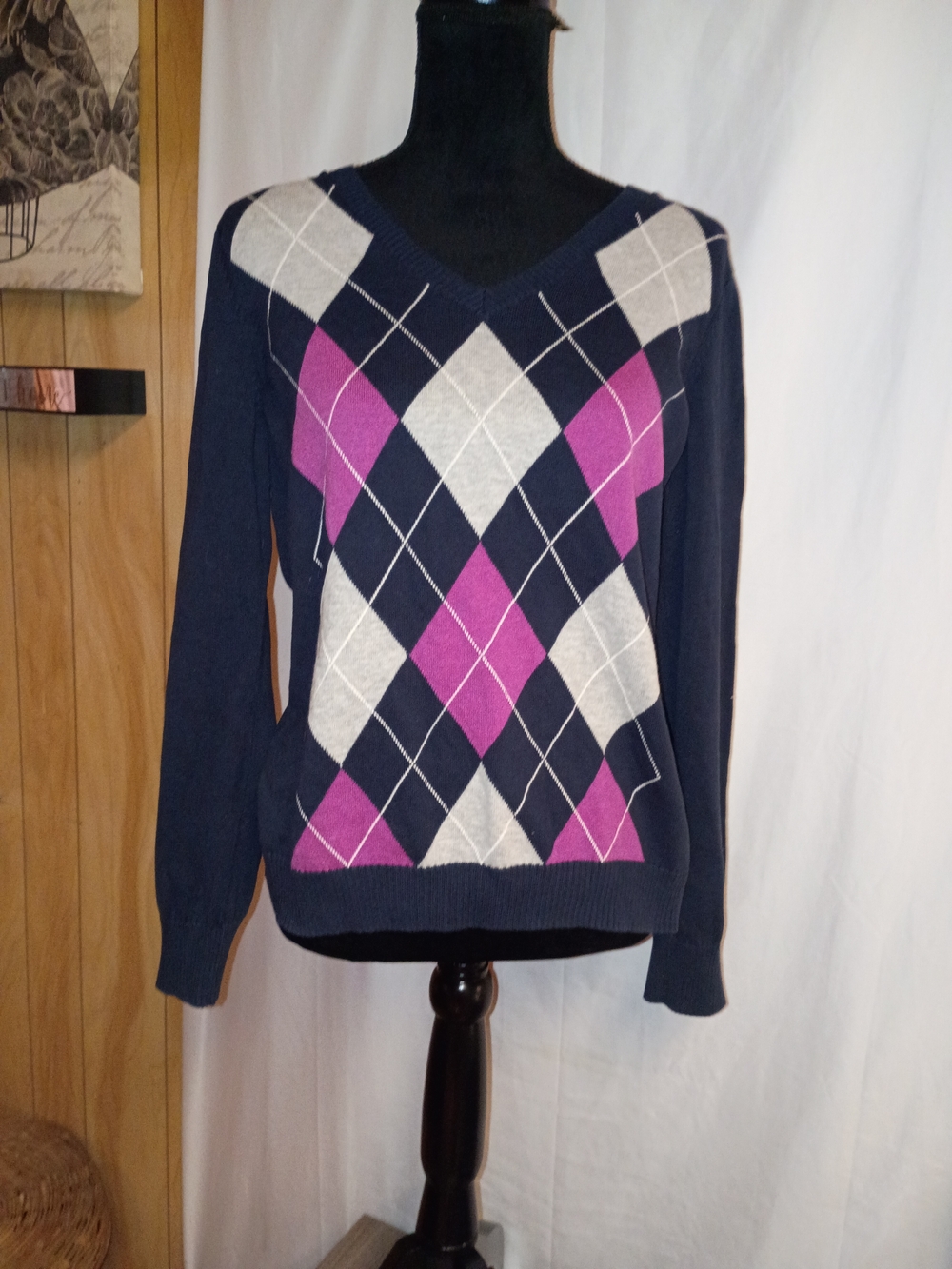 Izod Navy V-Neck Argyle Sweater with Pink & Cream Diamonds